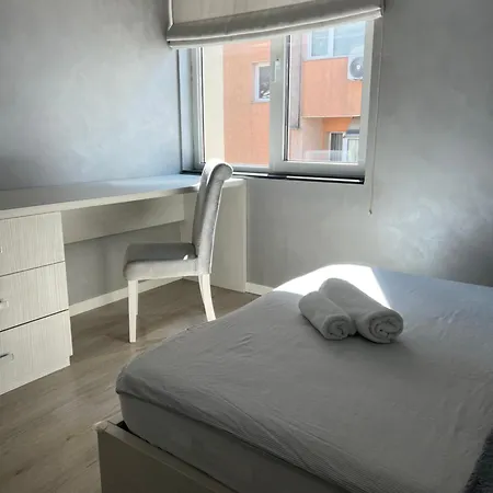 Deja Vu Apartment